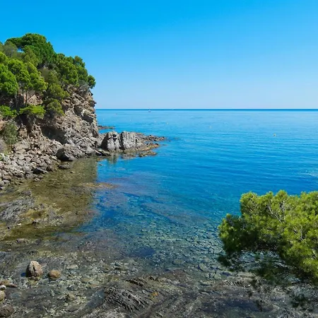 White Rock With Breathtaking Views And Pool Colera