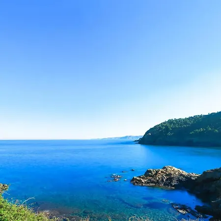 White Rock With Breathtaking Views And Pool *