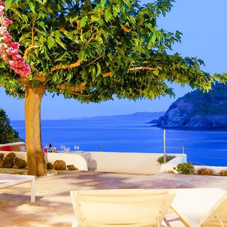 White Rock With Breathtaking Views And Pool Colera
